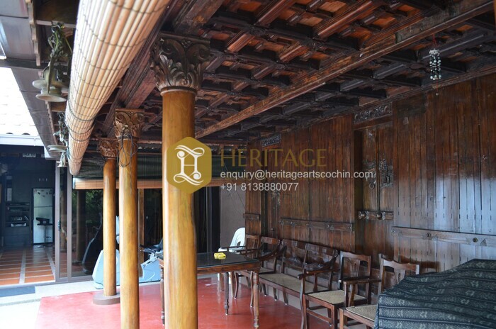 traditional wooden pillar in Kochi